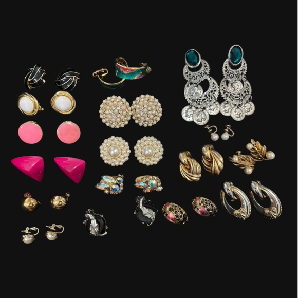 Lot of 17 Vintage Earrings Mixed Styles Sets - Picture 1 of 9